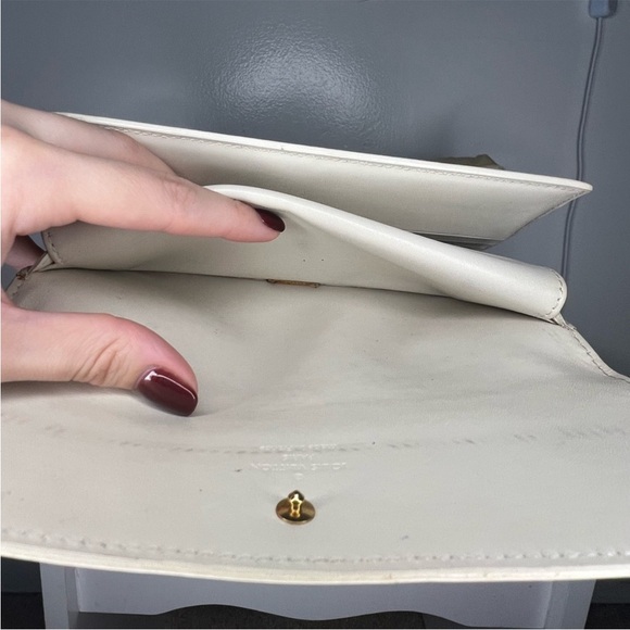 Louis Vuitton Sarah Patent
Leather Wallet  full enclosure : box  and dust bag - Picture 6 of 11